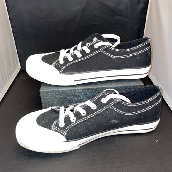 COPY - NWT Arizona Annie black canvas tennis shoes size 8 - Picture 3 of 6